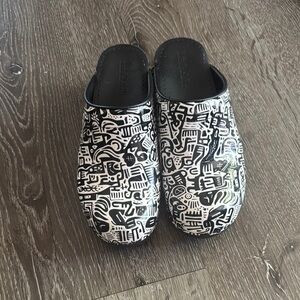 Bjork Black & White Graphic Slip-On Clogs with Abstract Print